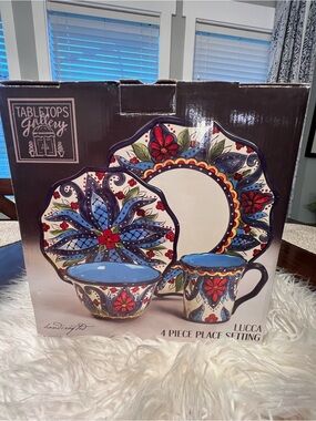Lucca Blue Floral 4-Piece Dinnerware Place Setting by TableTops Gallery